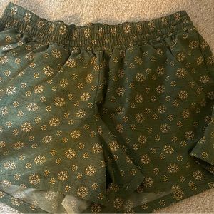 Toad &xo super soft shorts with elastic band .